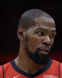 星空体育官网-火箭加时122-128不敌76人 球员评价：7人及格，2人崩盘