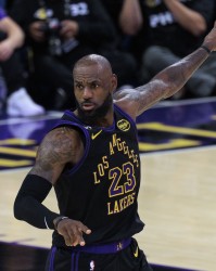 星空体育APP-巴克利：收官阶段老詹文班轮休还行 其他人也不打这是不尊重比赛