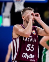 星空体育-单场17助创纪录惊世骇俗 扎加尔斯引NBA球队关注