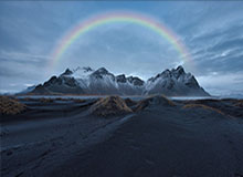 都不敢碰😂帕尔默登贝莱拍决赛宣传片,被架上半空&不敢碰奖杯