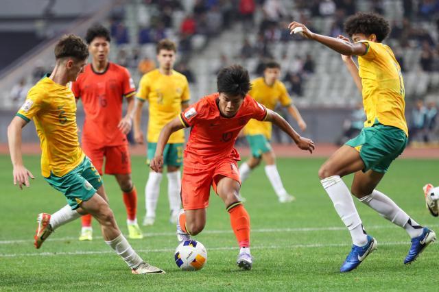 （体育）（13）足球——U20亚洲杯：中国队不敌澳大利亚队XxjpseC007151_20250218_PEPFN0A001.jpg